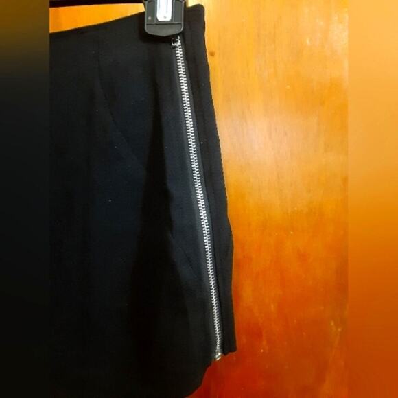 Tobi Women's Half Leg  Skirt Size XL/TP Size Zip Closure - Picture 5 of 6